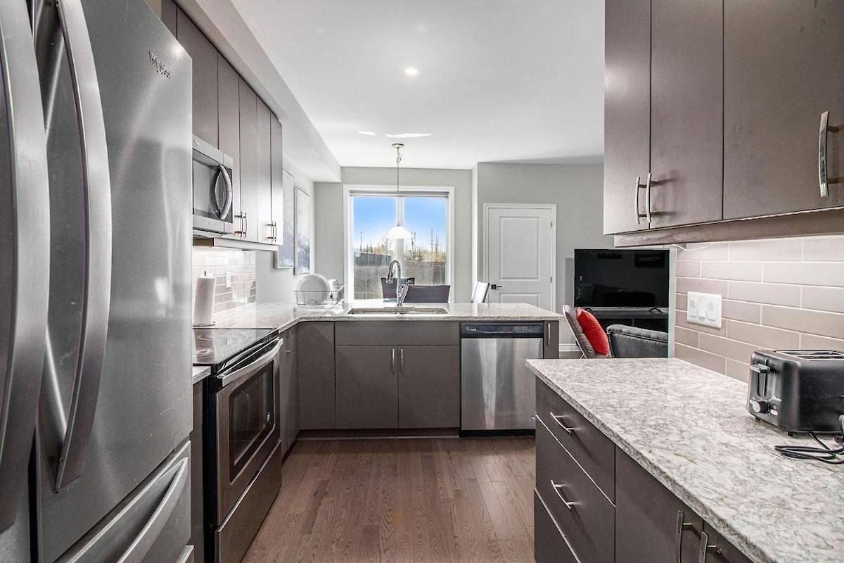 Beautifully Furnished 3-bedroom