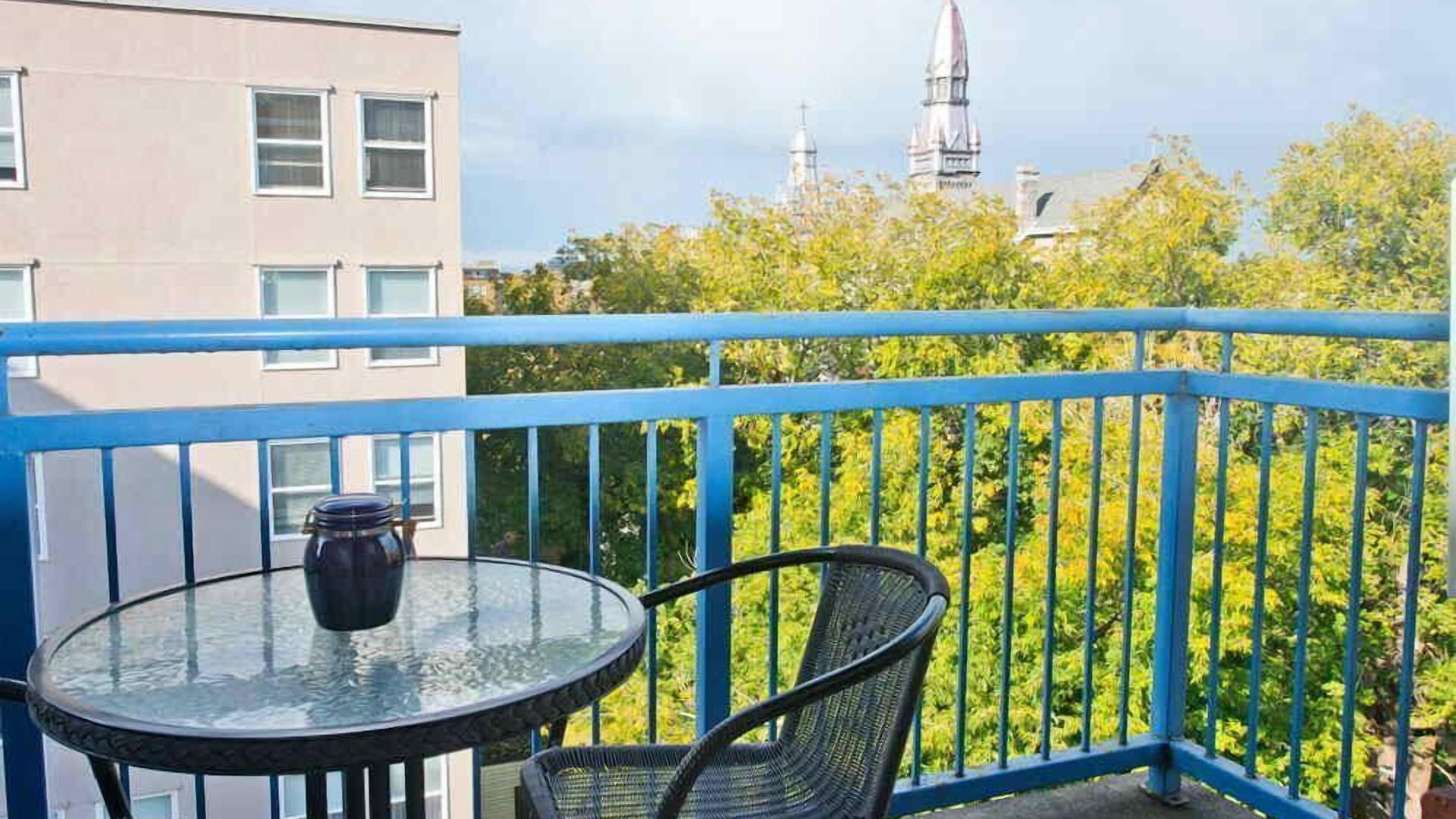Hotel Byward Blue Ottawa