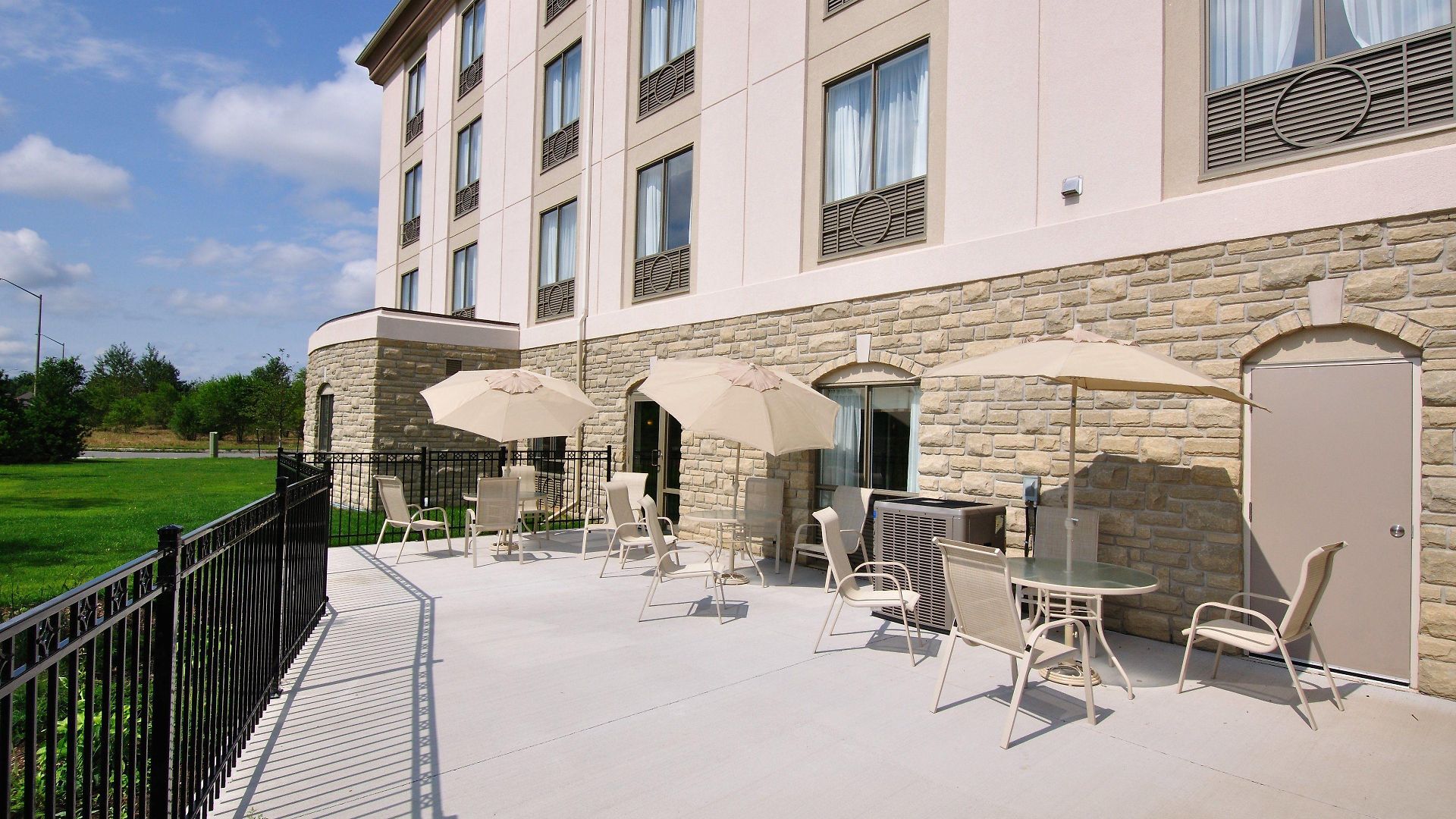 Express & Airport By Ihg Ottawa