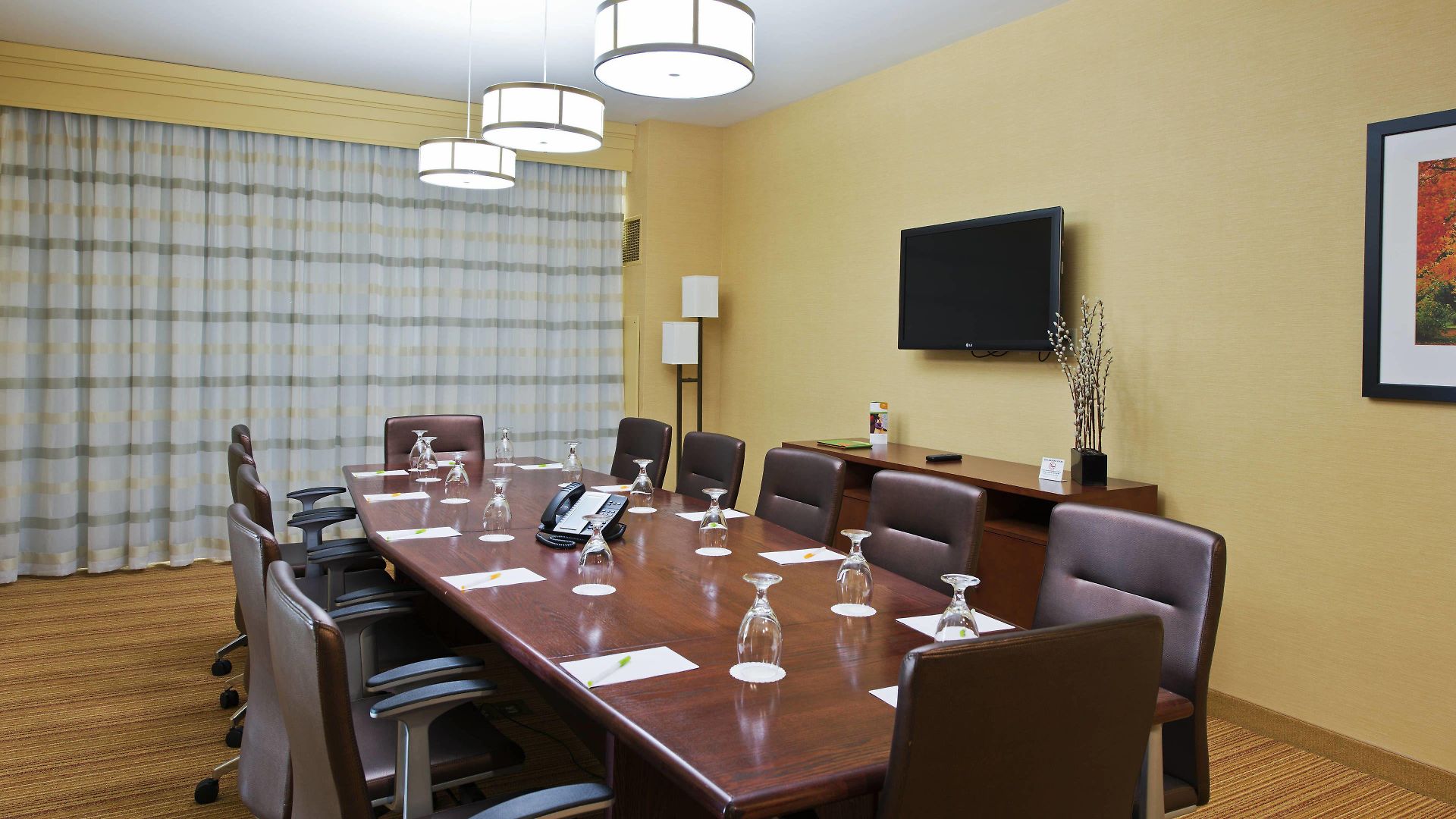 Hotel Courtyard By Marriott East 3*