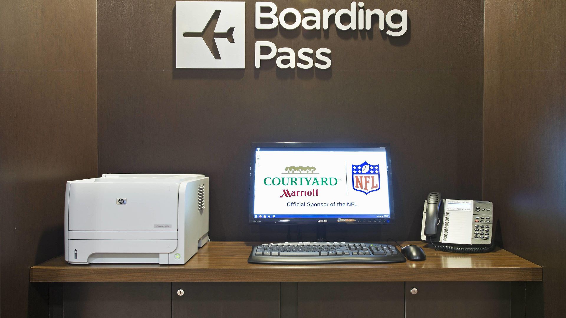 Courtyard By Marriott East Hotel
