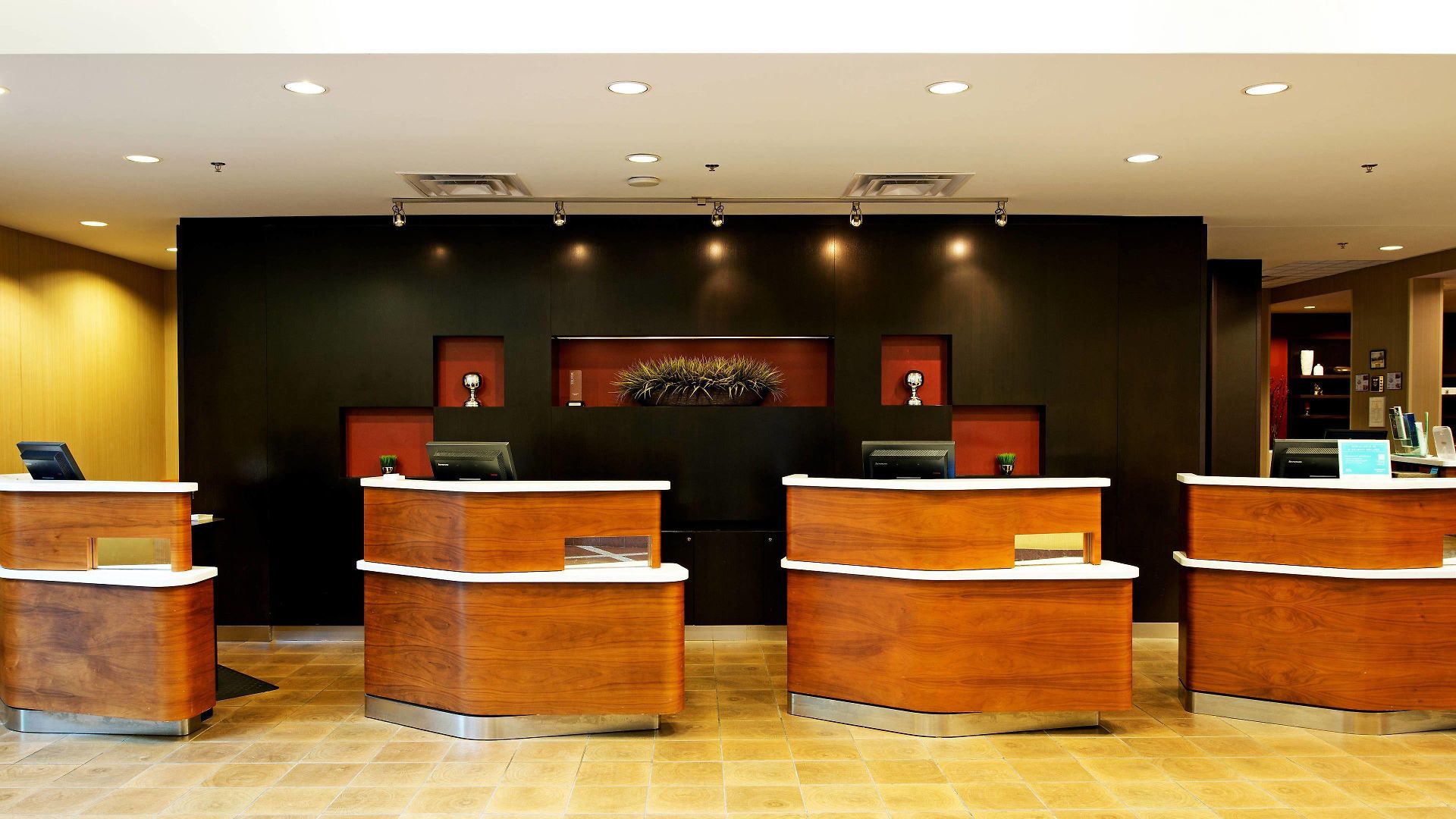 Courtyard By Marriott East Hotel 3*