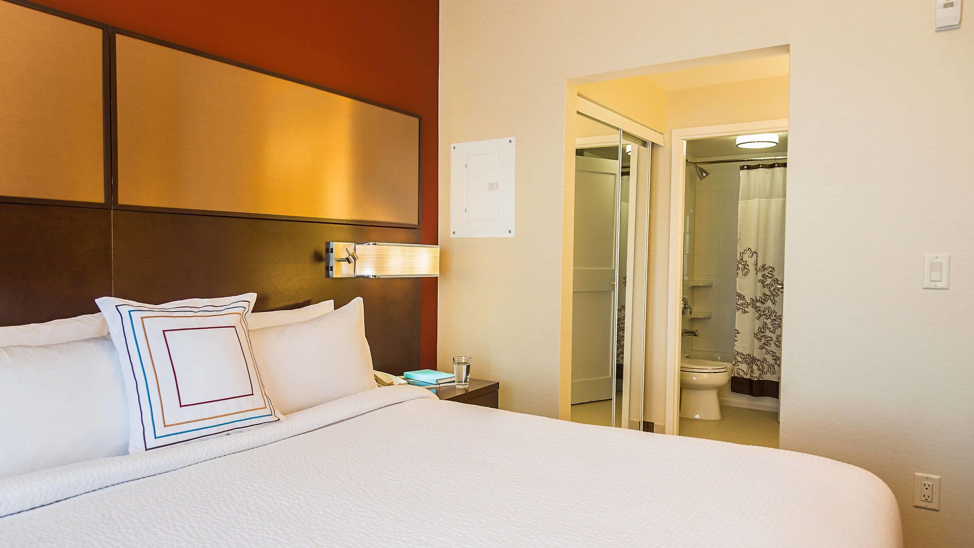 Hotel By Marriott Airport Ottawa