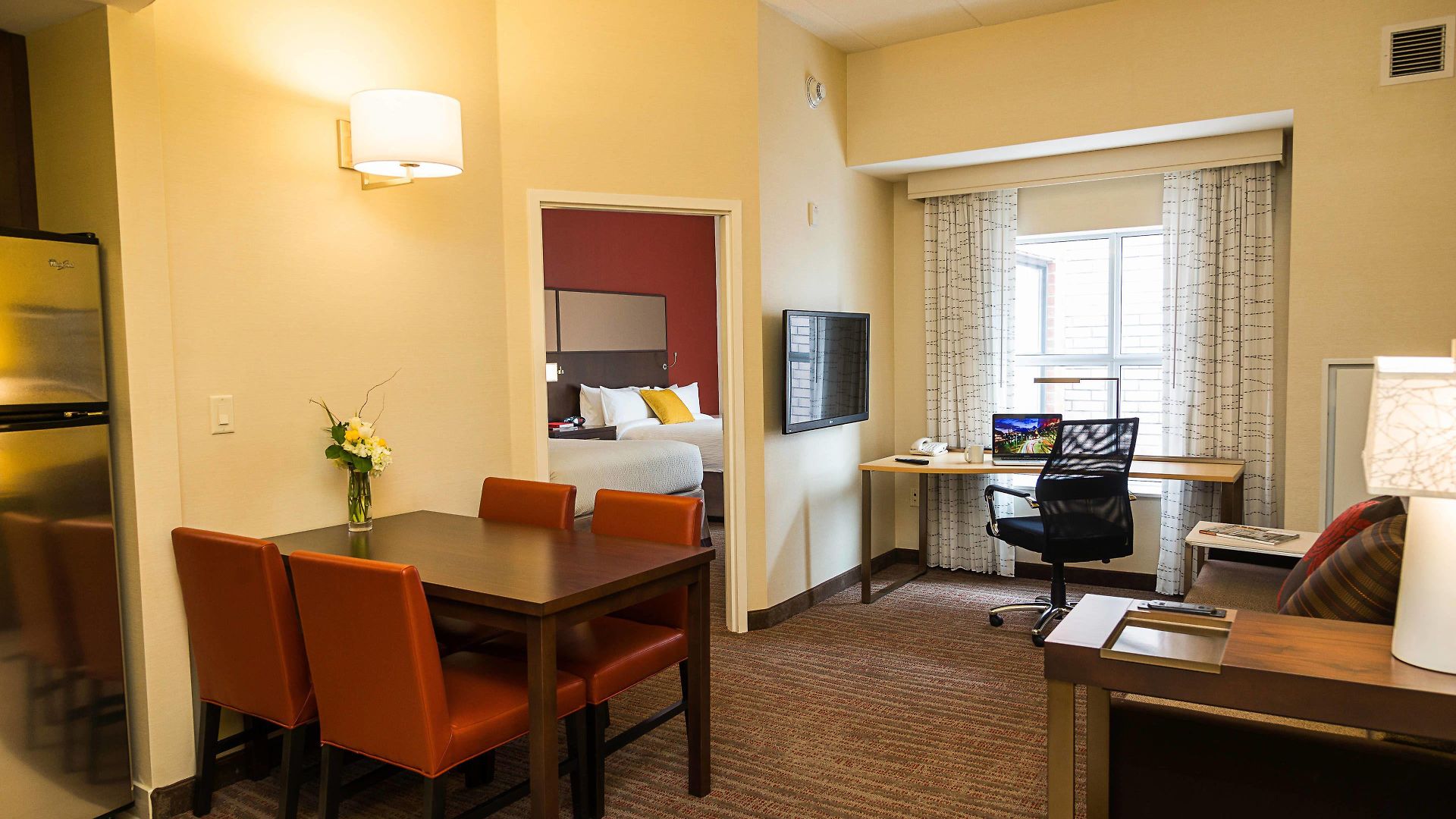 Hotel By Marriott Airport 3*