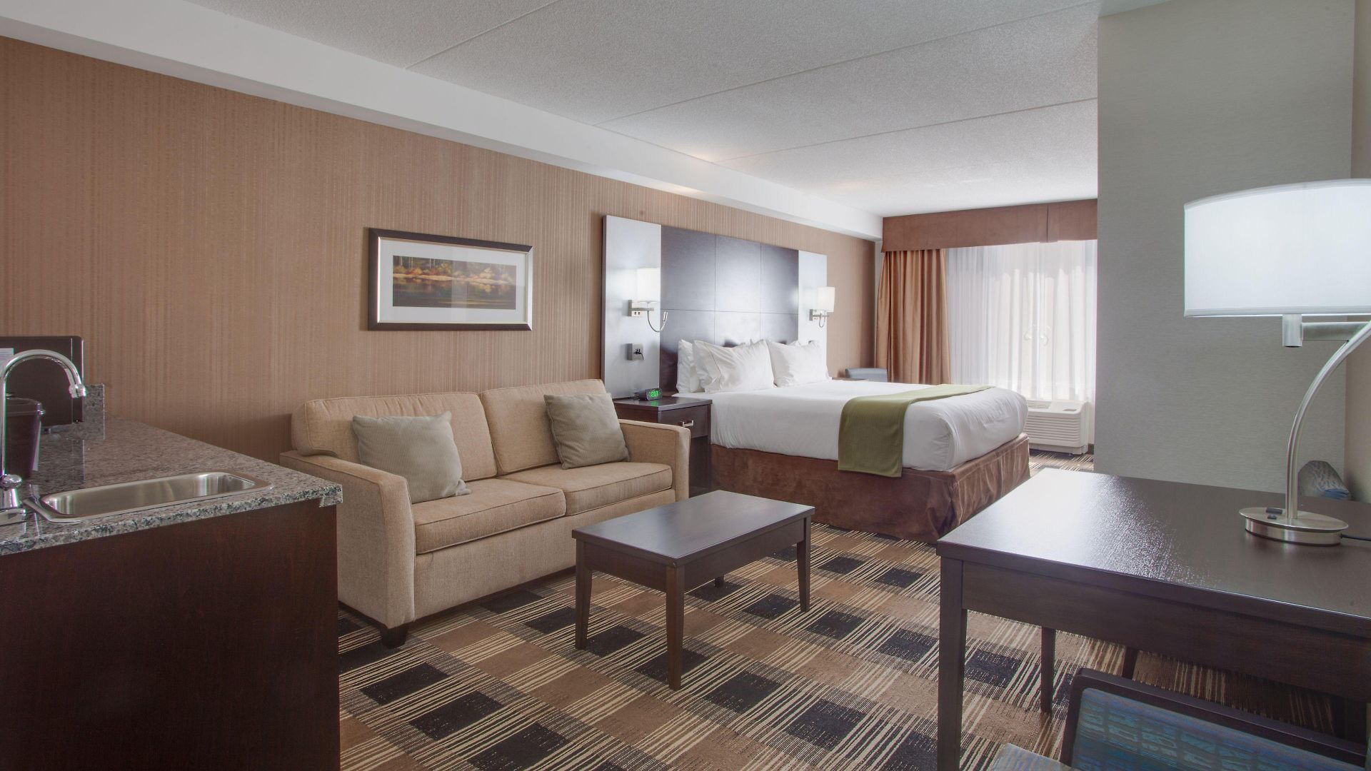 Express & East-orleans By Ihg Hotel 2*