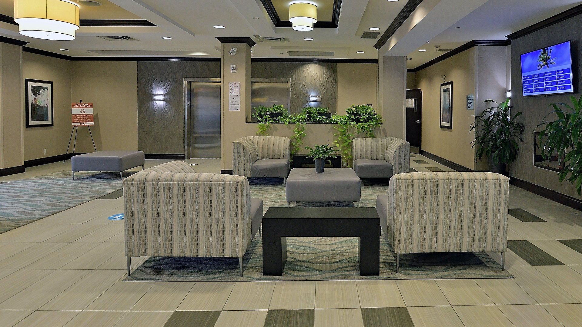 Express & East-orleans By Ihg Ottawa