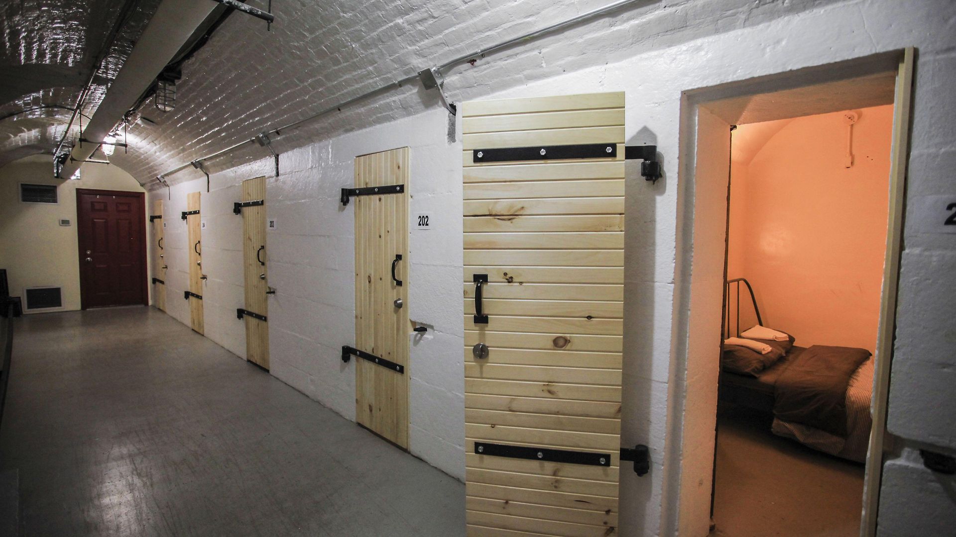 Saintlo Ottawa Jail Hostel Hostel