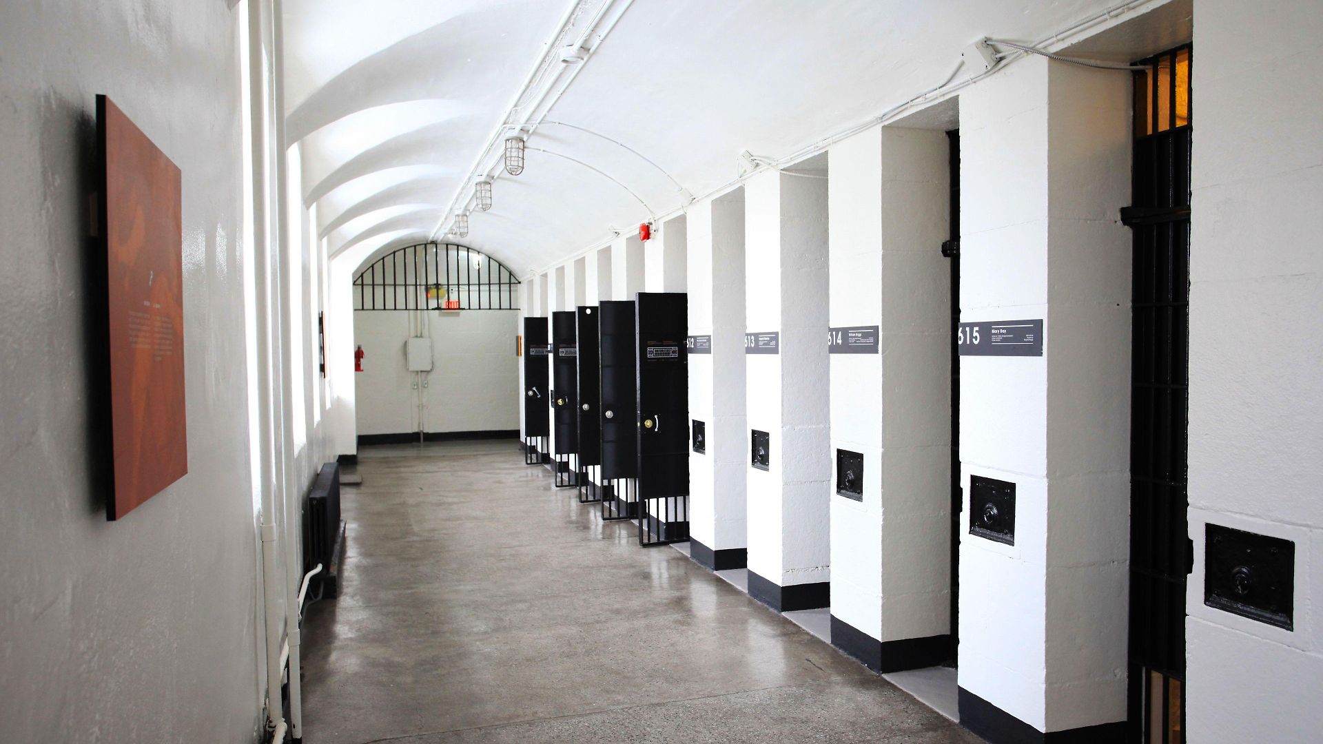 Saintlo Ottawa Jail Hostel Hostel