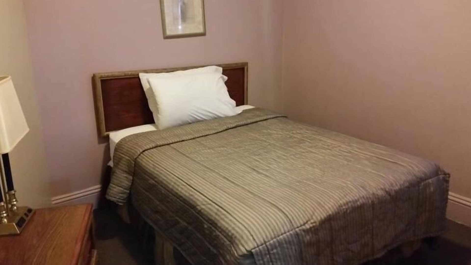 Bed & Breakfast A Voyageur's 3*