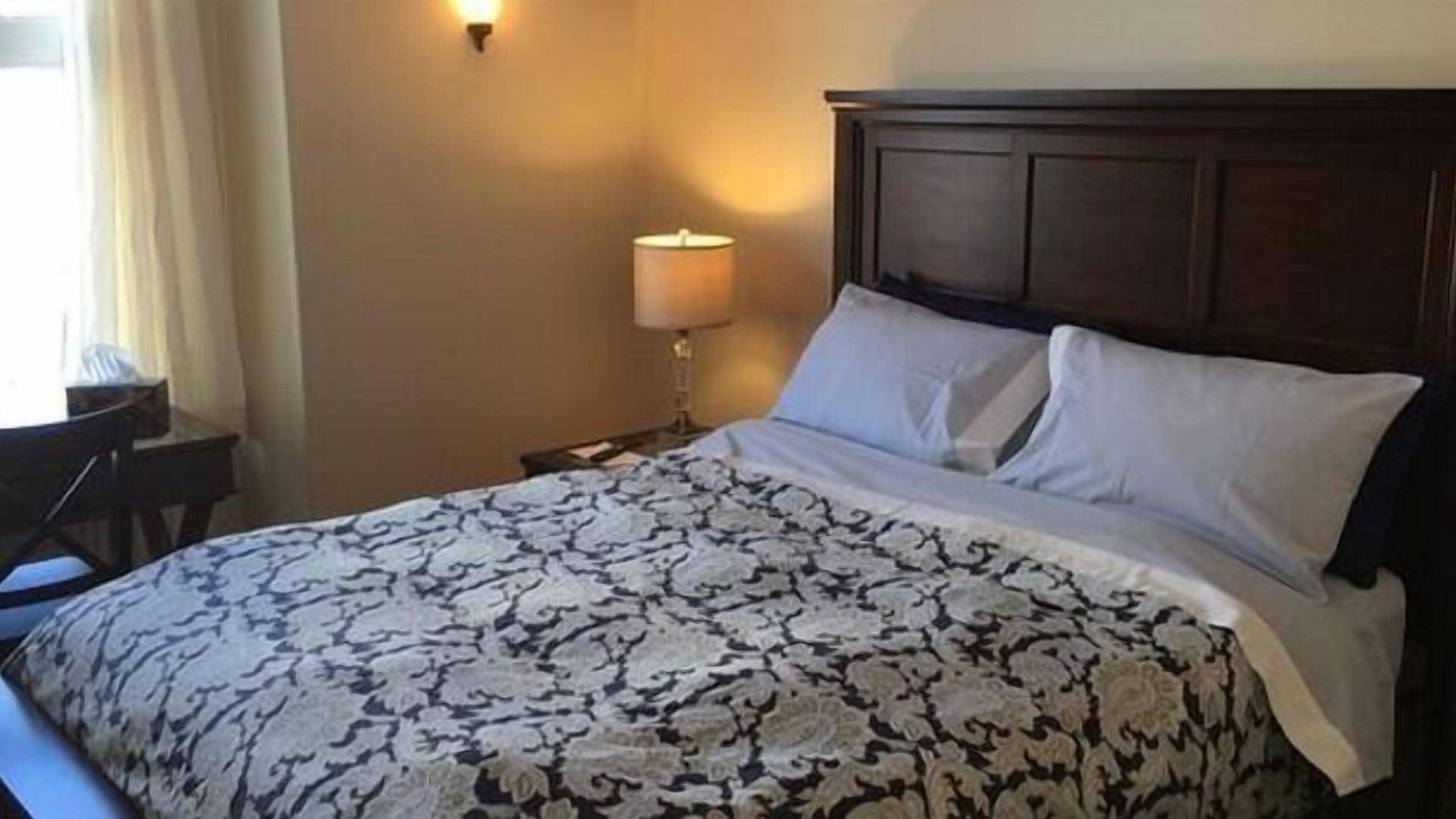 The Century House 3*