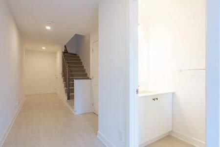 Modern 2br With Parking Near Airport And Downtown Ottawa