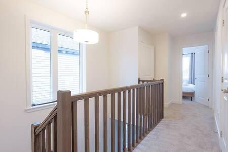 Modern 2br With Parking Near Airport And Downtown Holiday home Ottawa