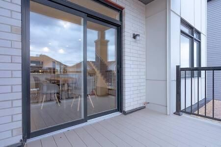 Modern 2br With Parking Near Airport And Downtown Holiday home Ottawa