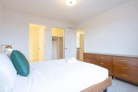 Modern 2br With Parking Near Airport And Downtown *