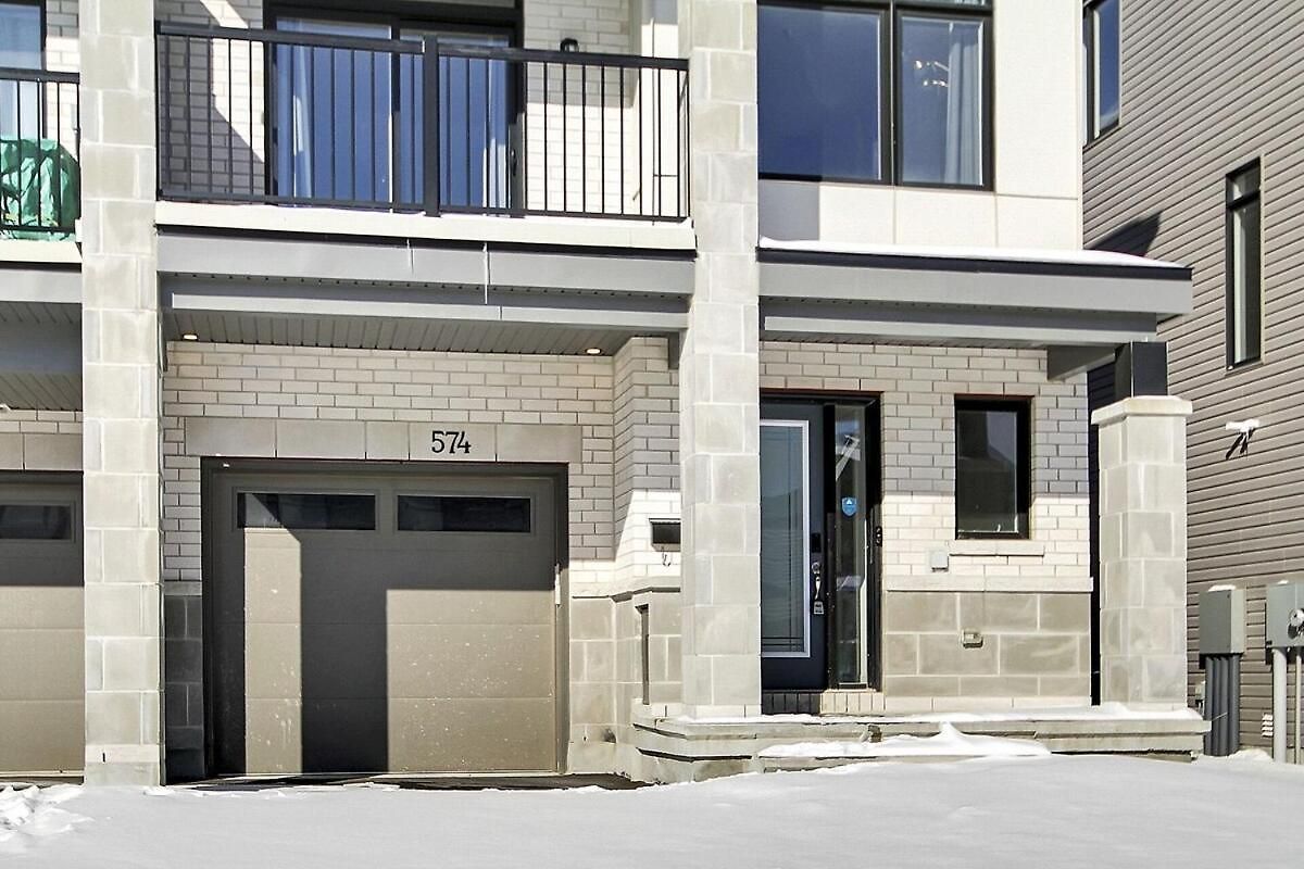 Holiday home Modern 2br With Parking Near Airport And Downtown Ottawa
