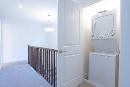 Modern 2br With Parking Near Airport And Downtown Holiday home *