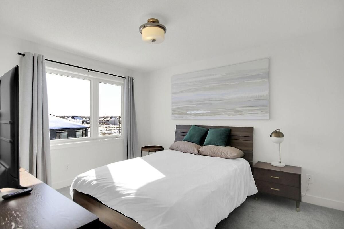 Holiday home Modern 2br With Parking Near Airport And Downtown *