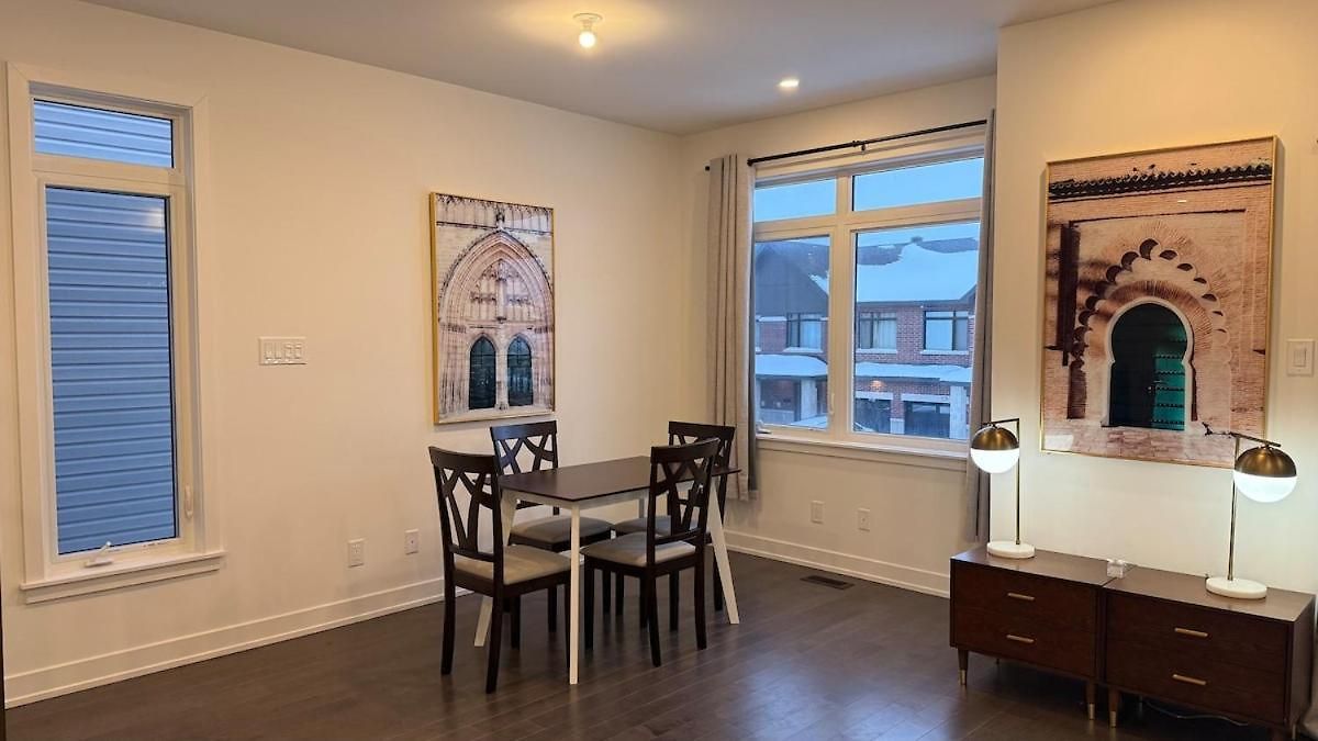 Modern 2br With Parking Near Airport And Downtown Holiday home Ottawa