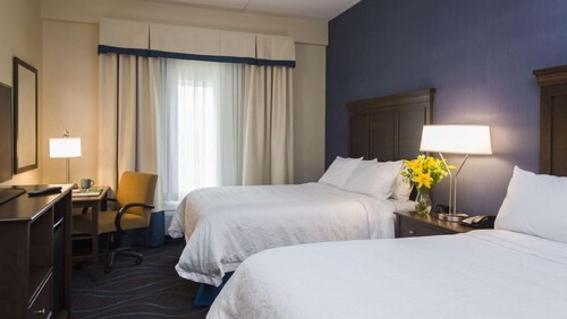 Hotel Hampton By Hilton Airport 3*