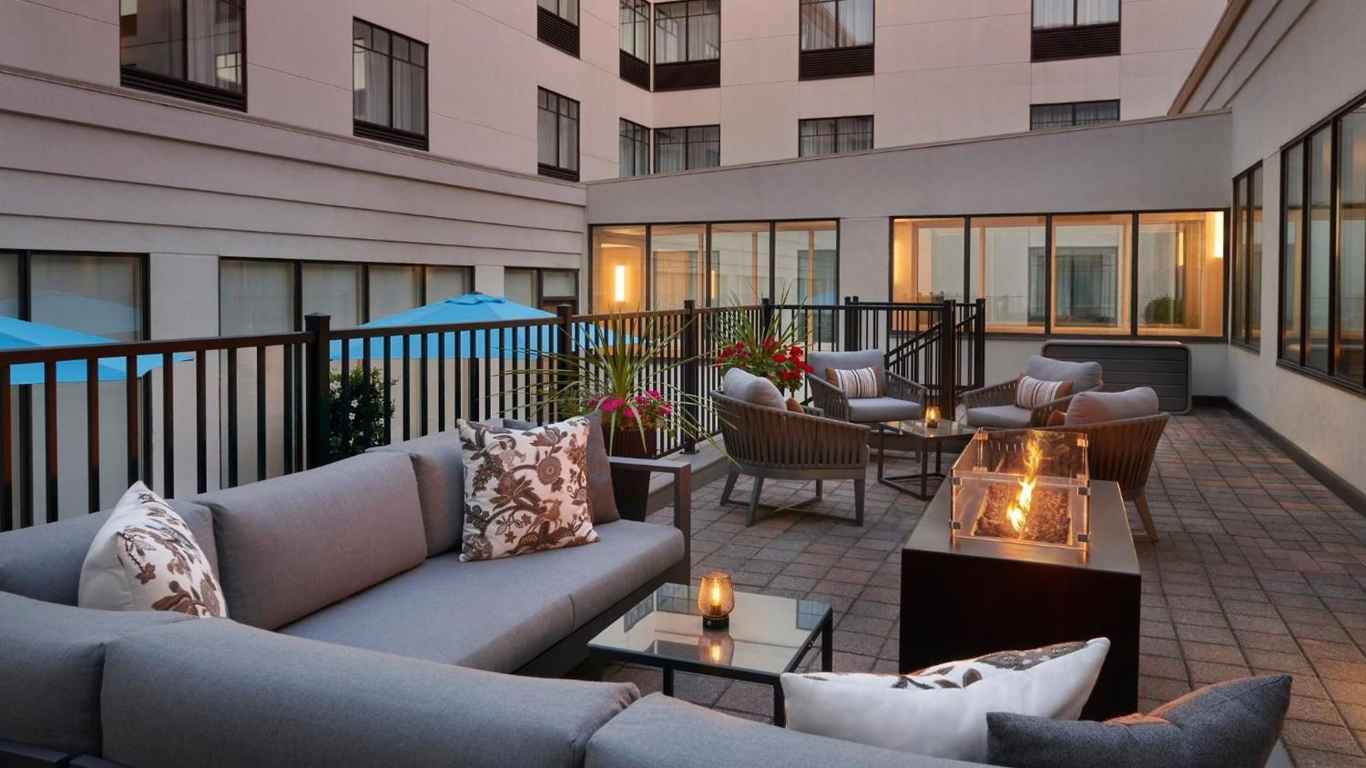 Courtyard By Marriott Downtown Hotel 3*