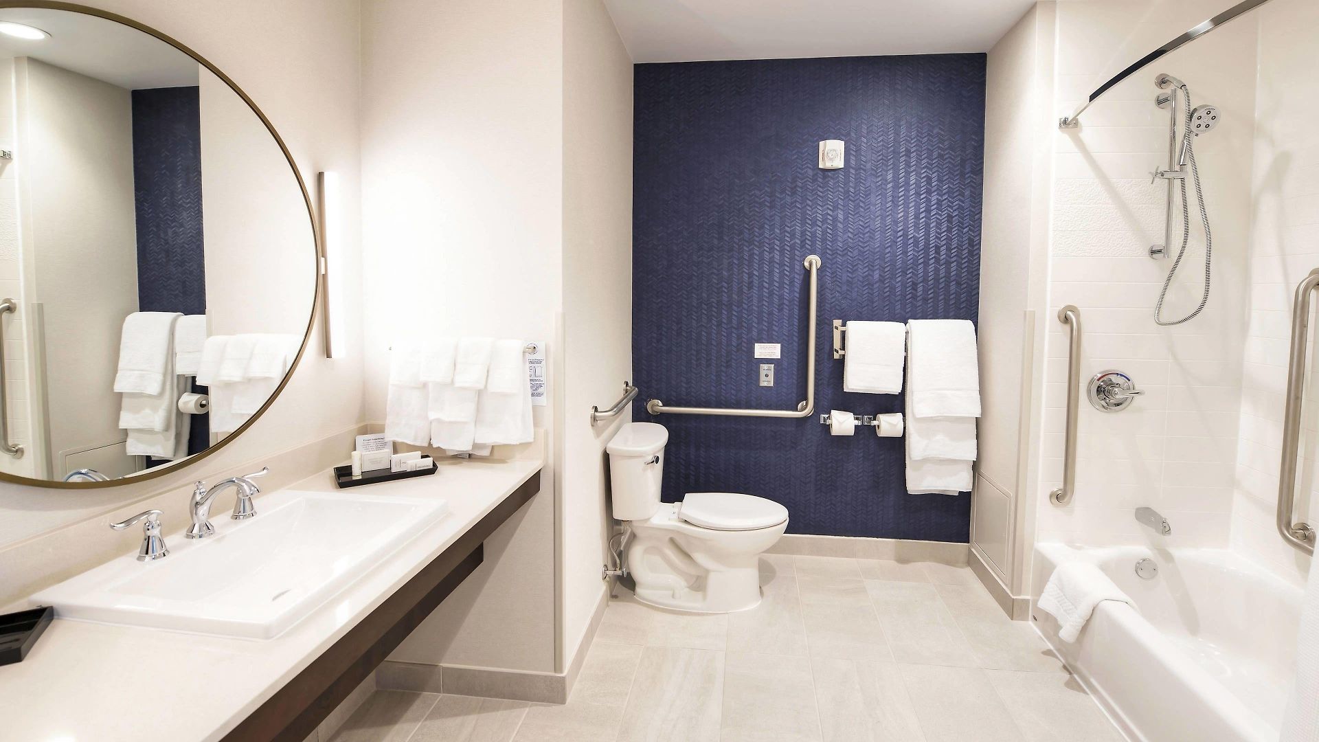 Fairfield & By Marriott Airport Hotel 3*