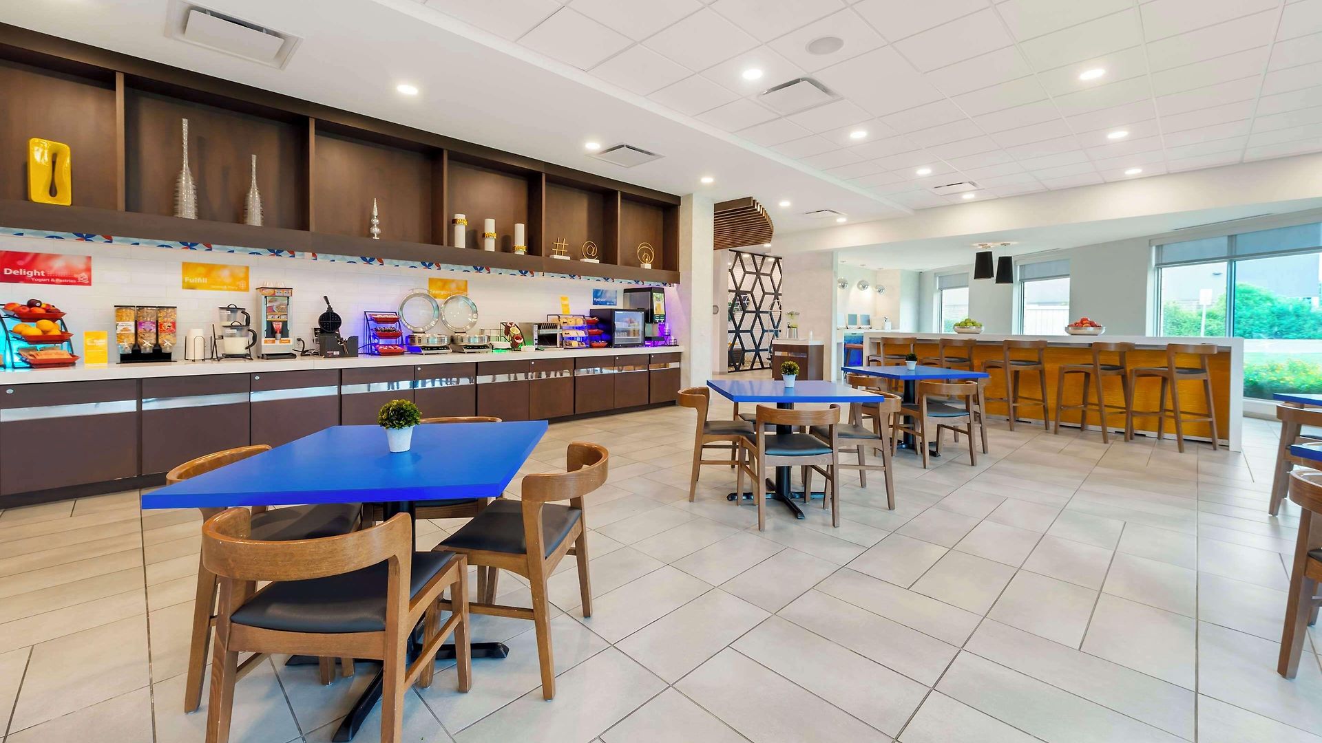 Glo Western Kanata West 3*