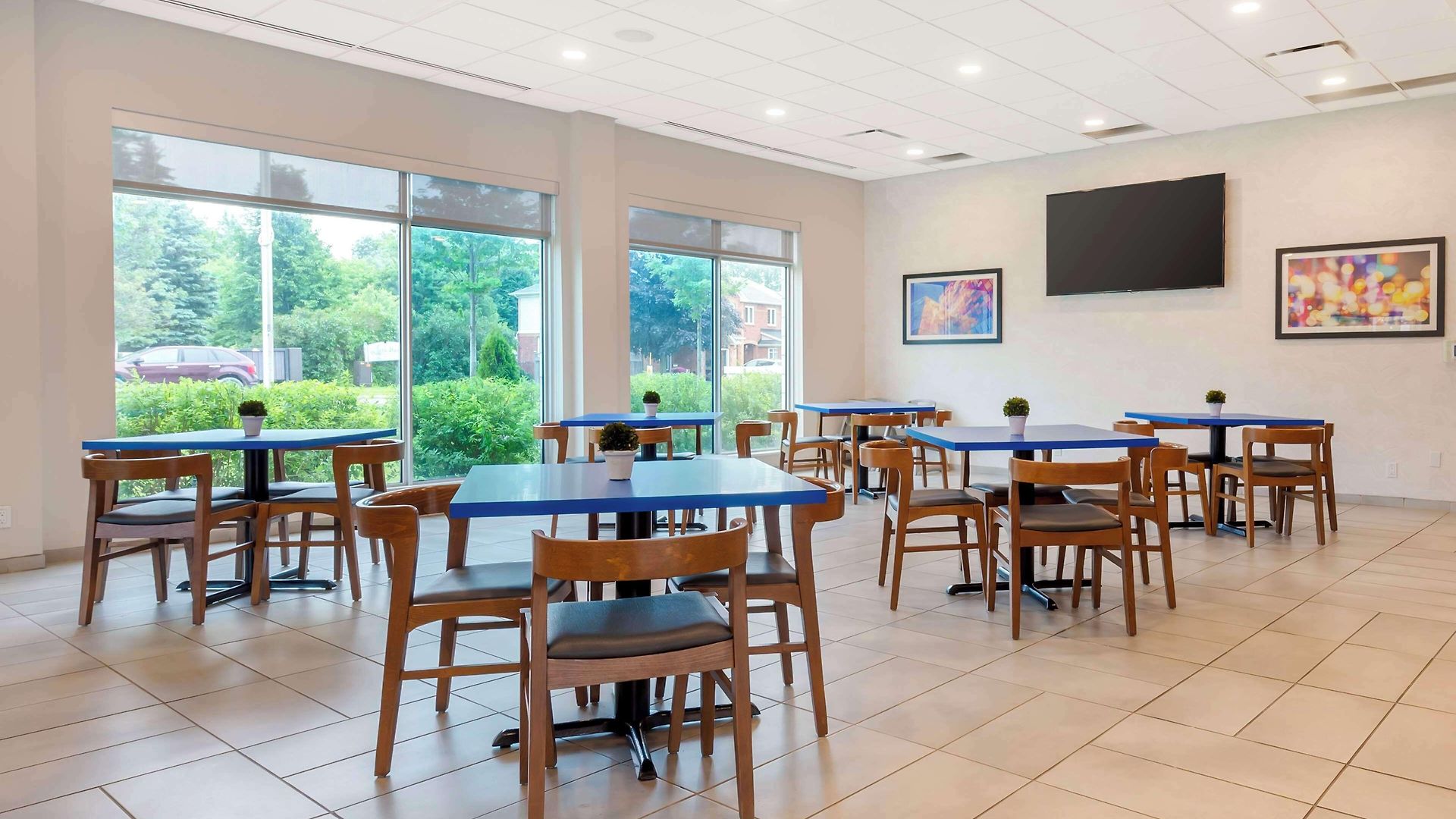 Glo Western Kanata West Hotel