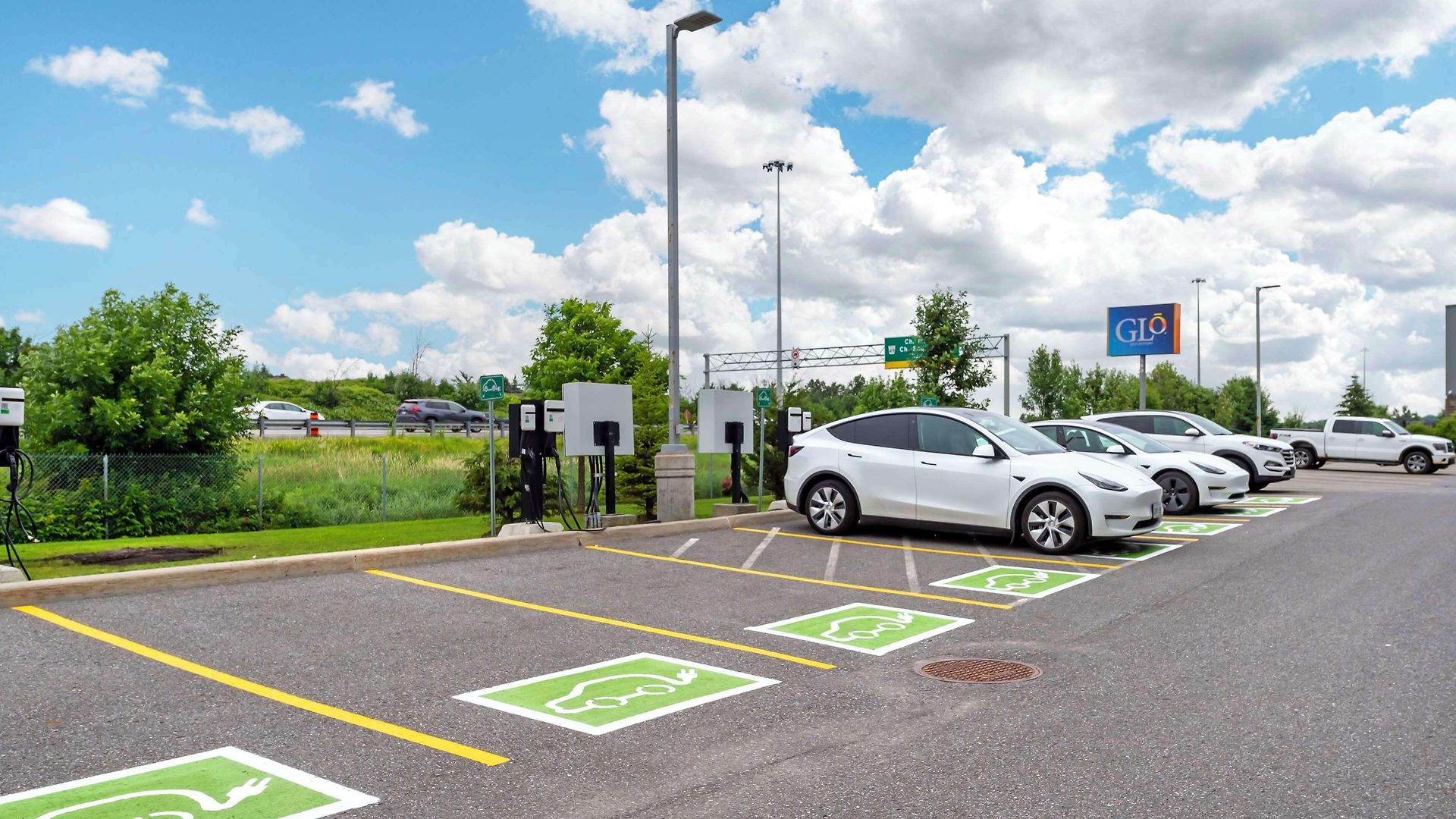 Glo Western Kanata West