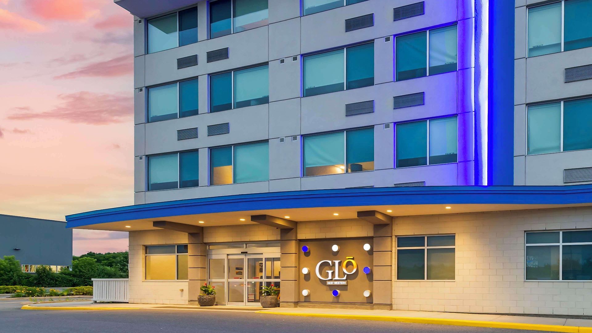 Glo Western Kanata West Hotel