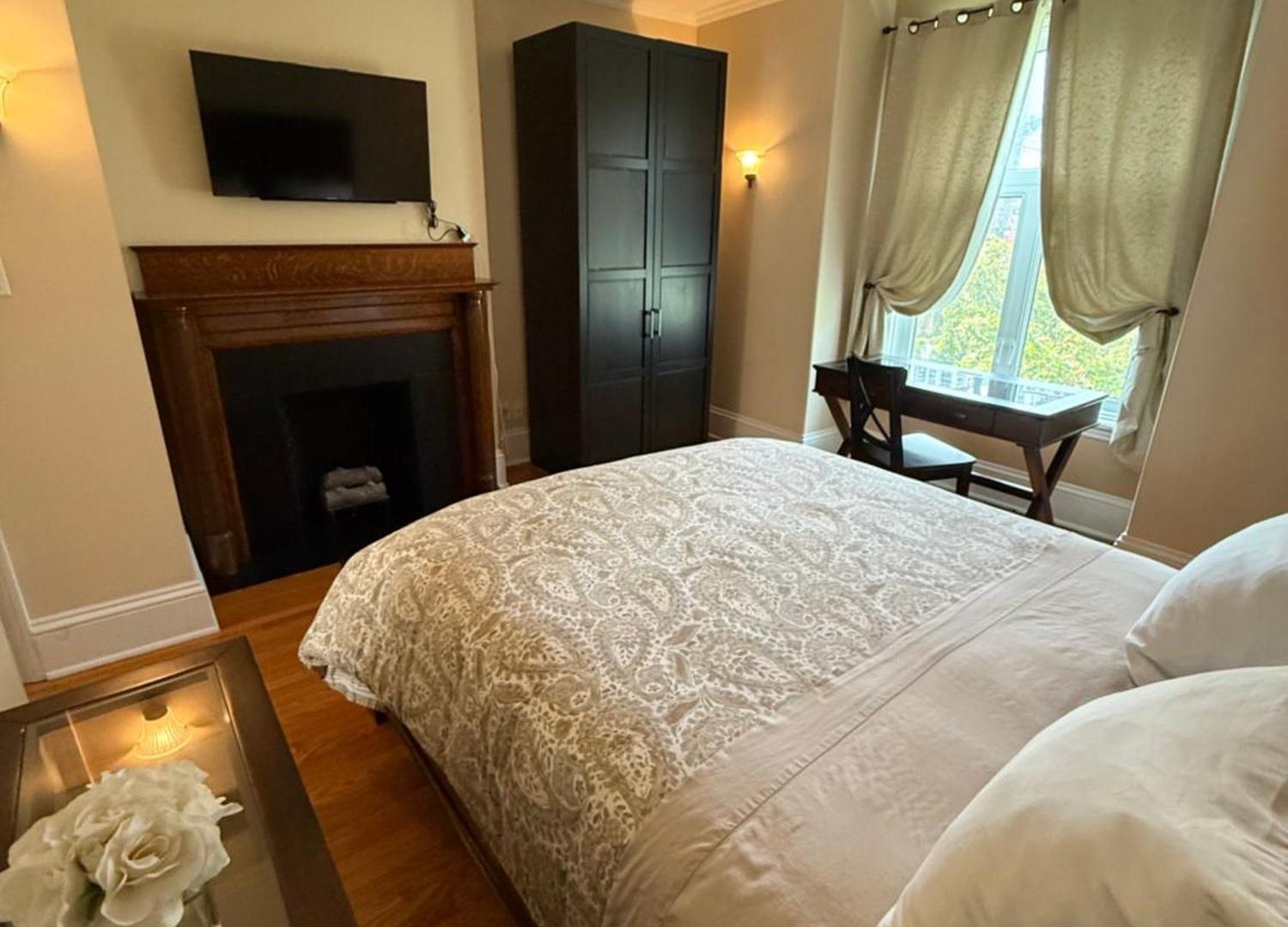 The Century House 3*