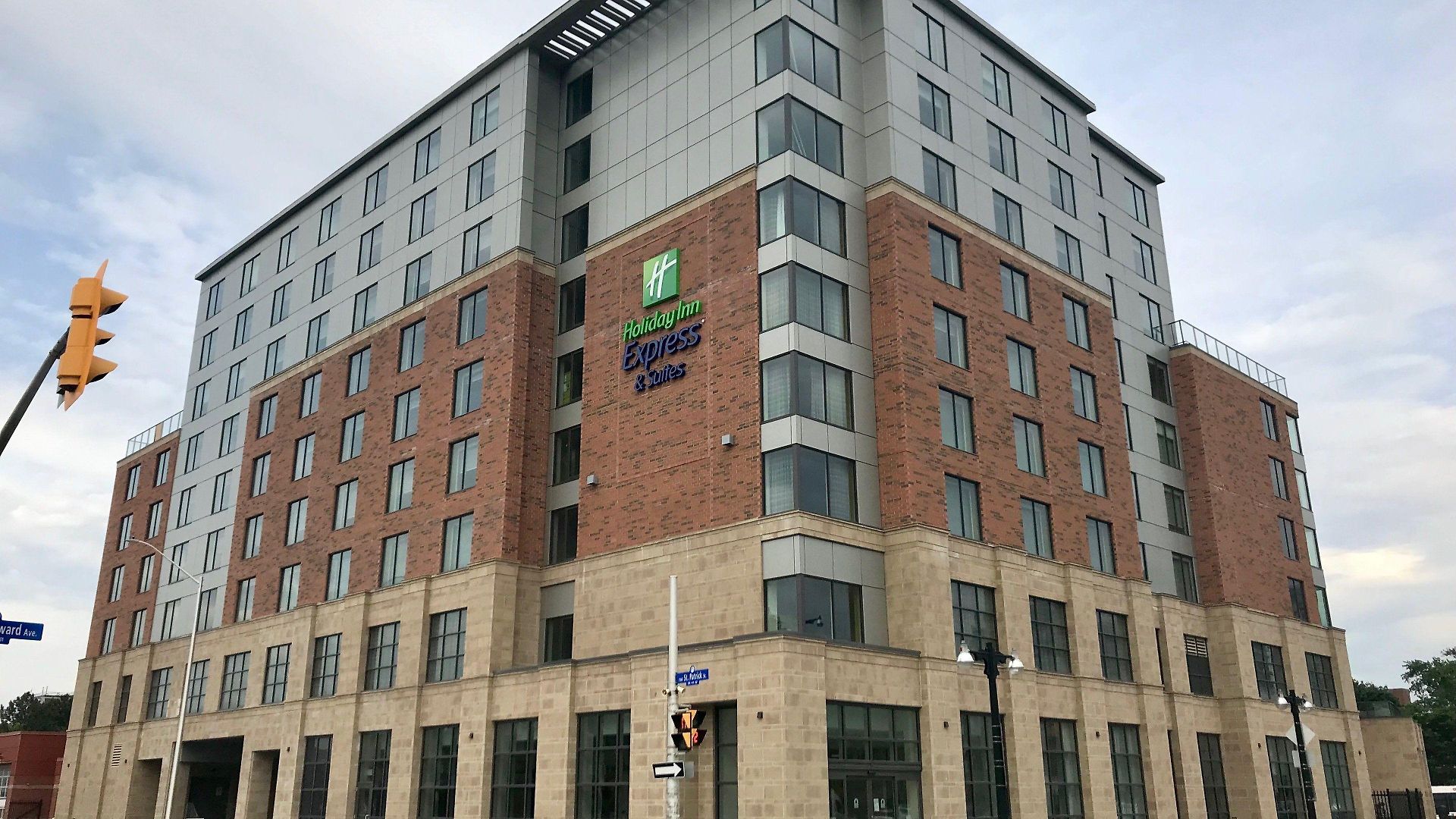 Express & Downtown East By Ihg Hotel 3*