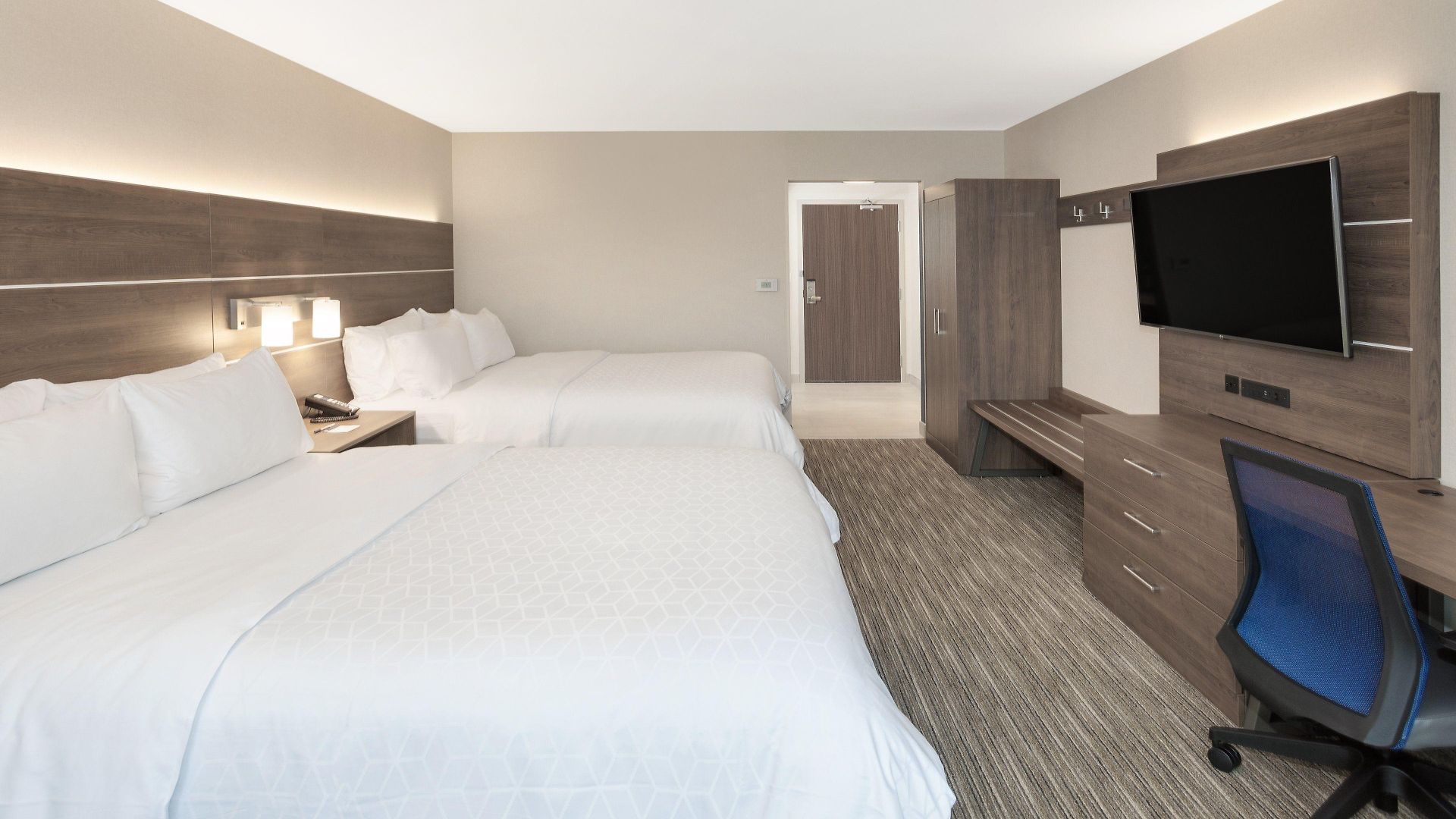Express & Downtown East By Ihg