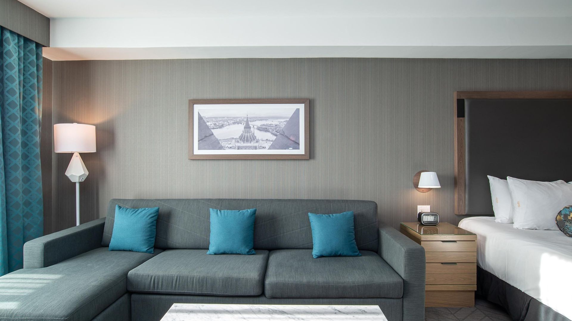 Hotel Sandman Signature Airport