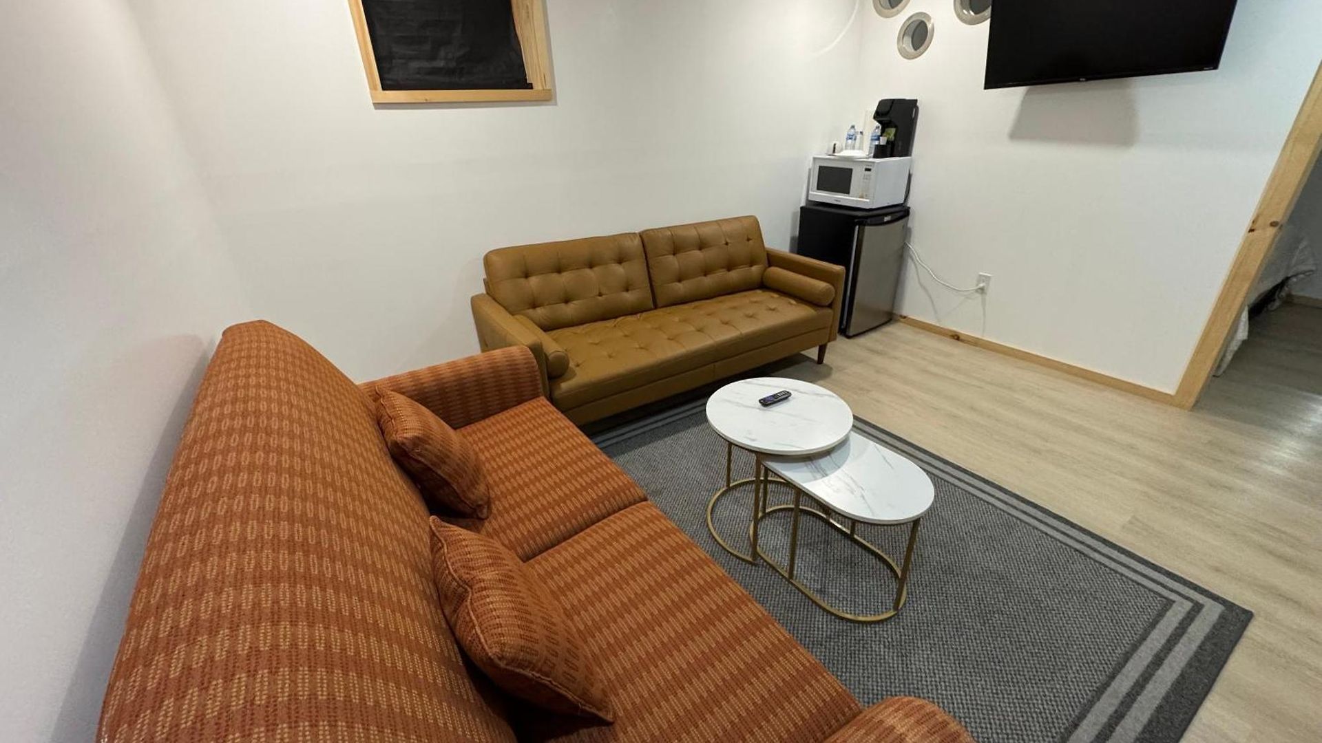 Apartment Private Entrance, Private Bathroom, Bedroom And Workspace