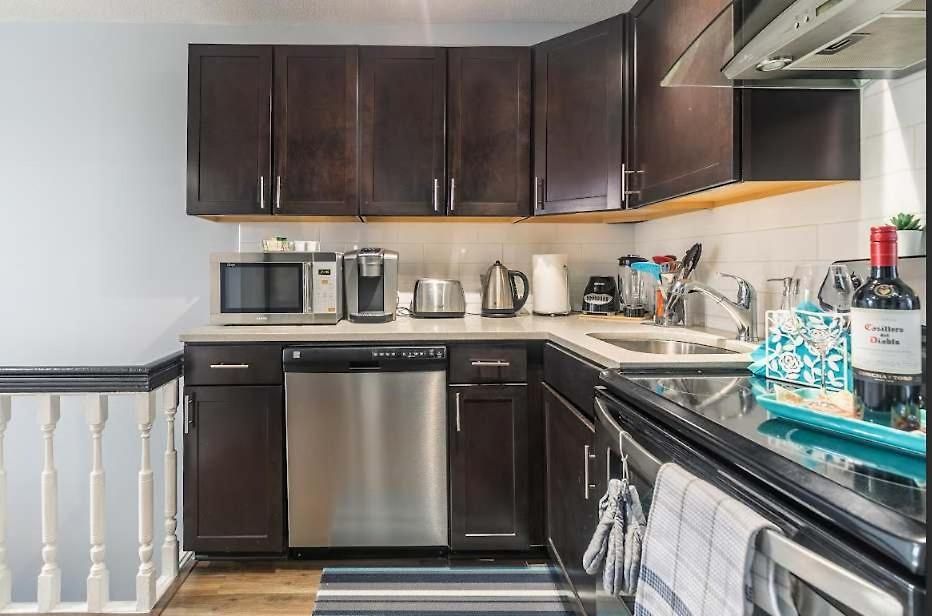 Apartment Urban 1br Gem With Kitchen, Smart Tv & Workspace