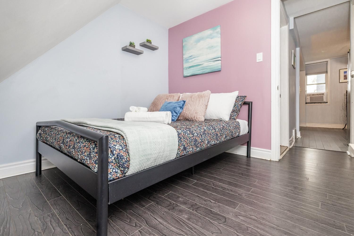 Stylish Getaway For 5 * Ottawa