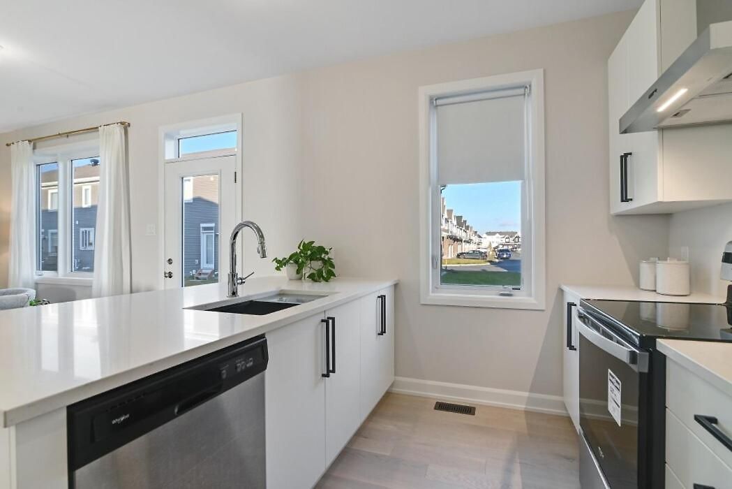 Spacious Family In Barrhaven Villa