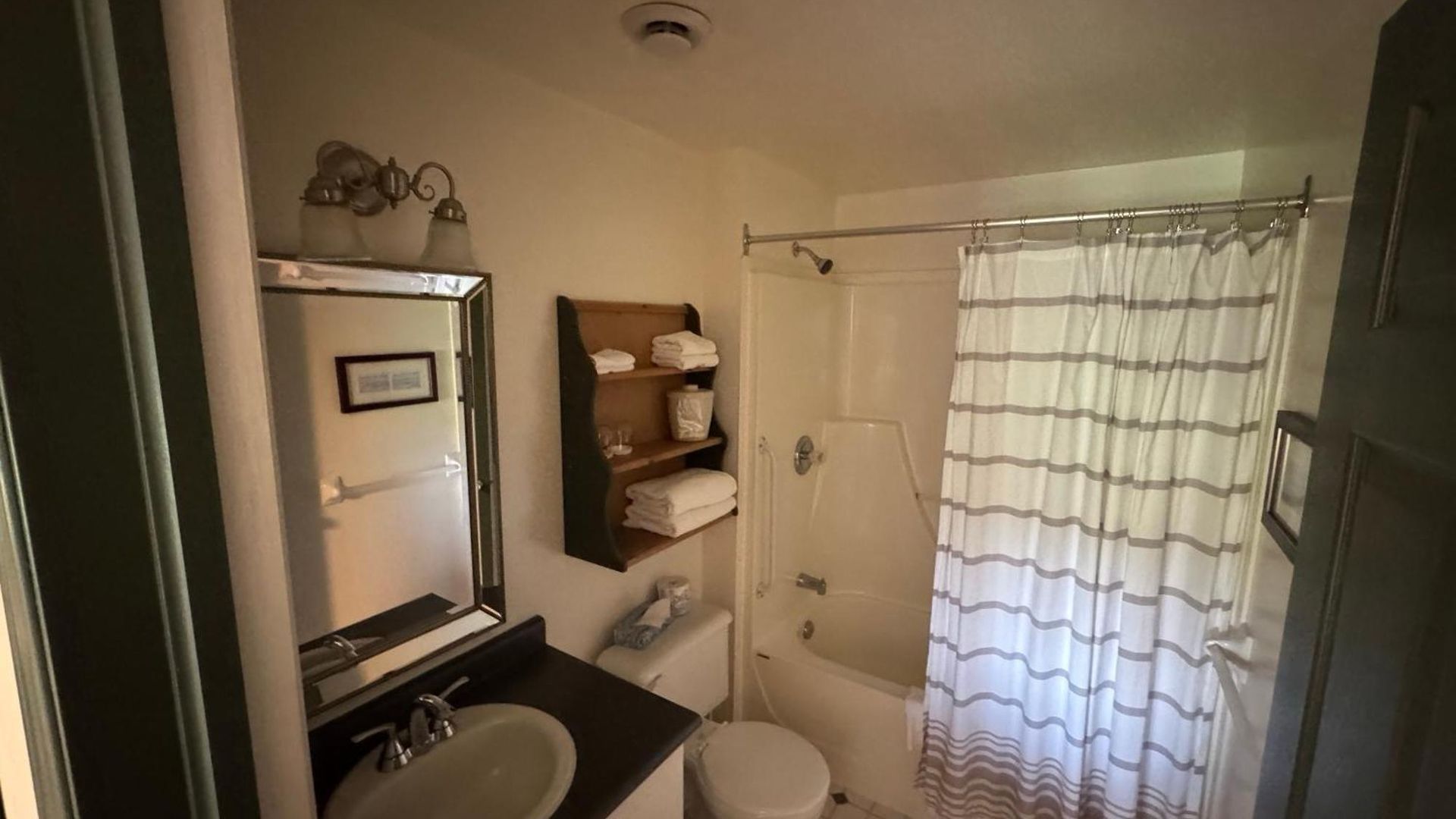 Loyly Guest house Ottawa