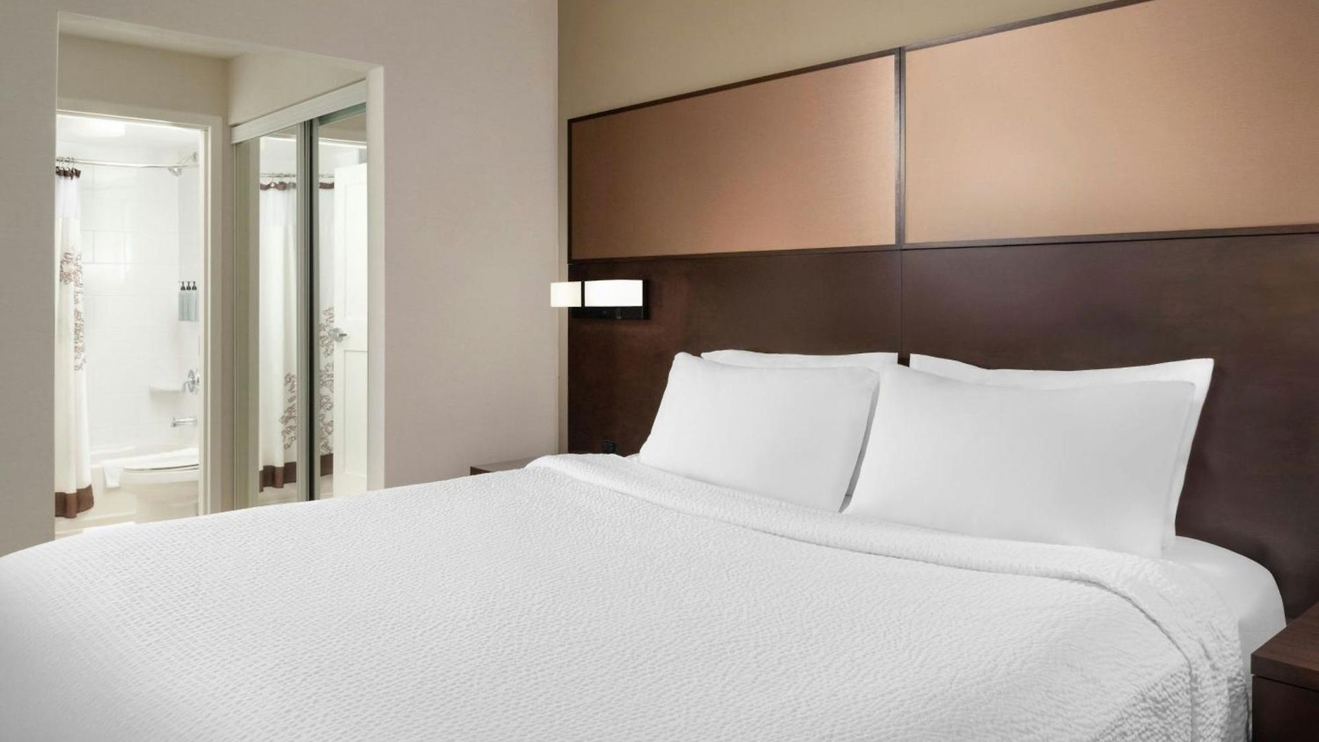 By Marriott Airport Hotel 3*