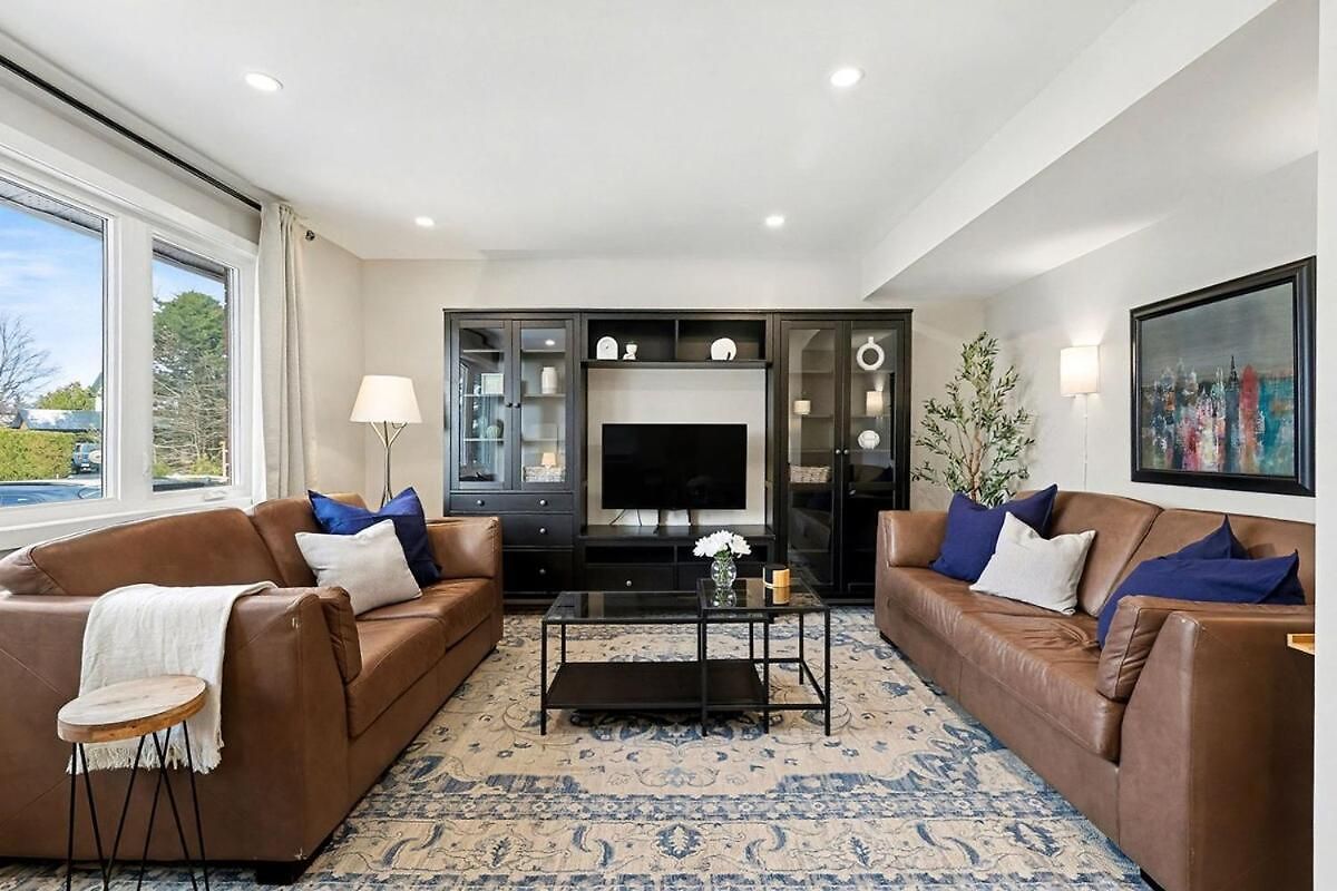Furnished 3br Apartment *