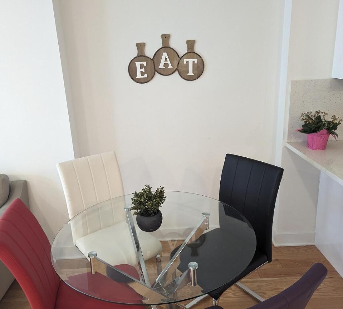 Modern In Downtown Apartment Ottawa
