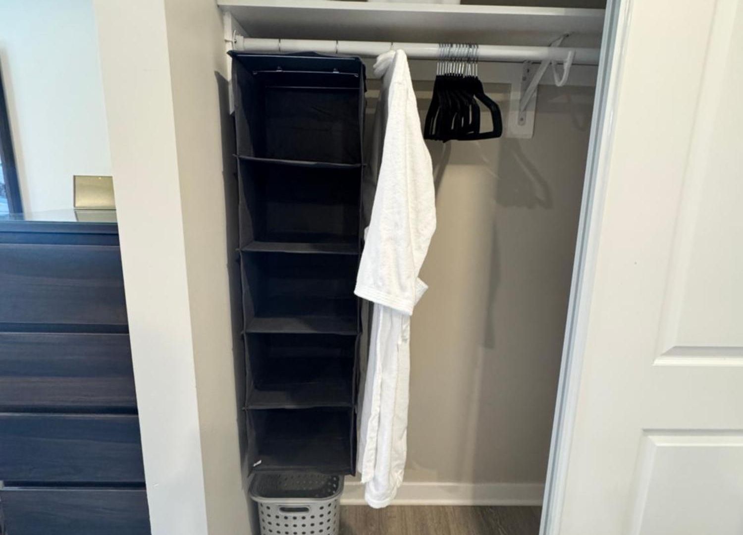 Midterm Furnished In Apartment *