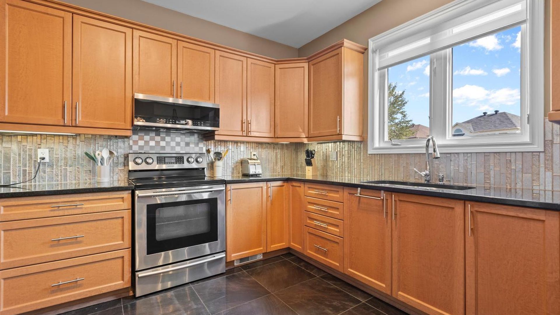 Maple Heights - Stunning In West * Ottawa