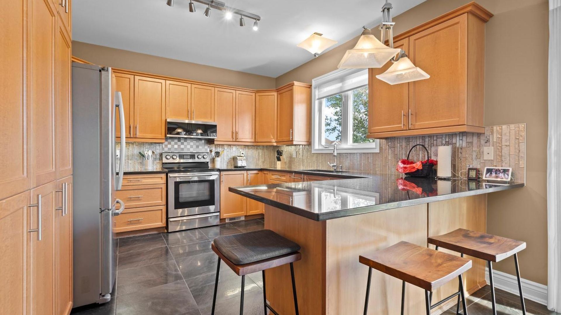 Maple Heights - Stunning In West