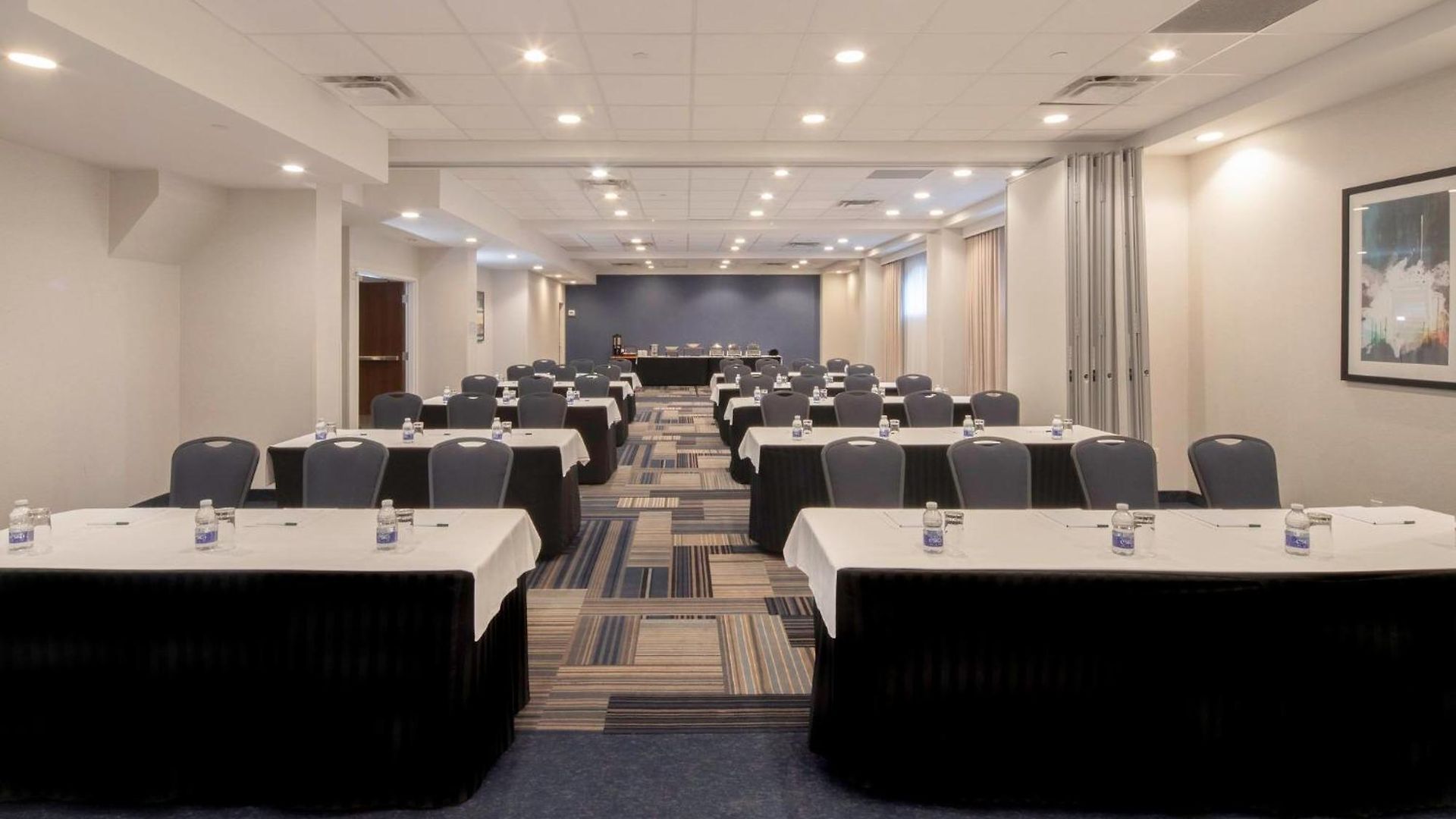 East By Ihg Ottawa