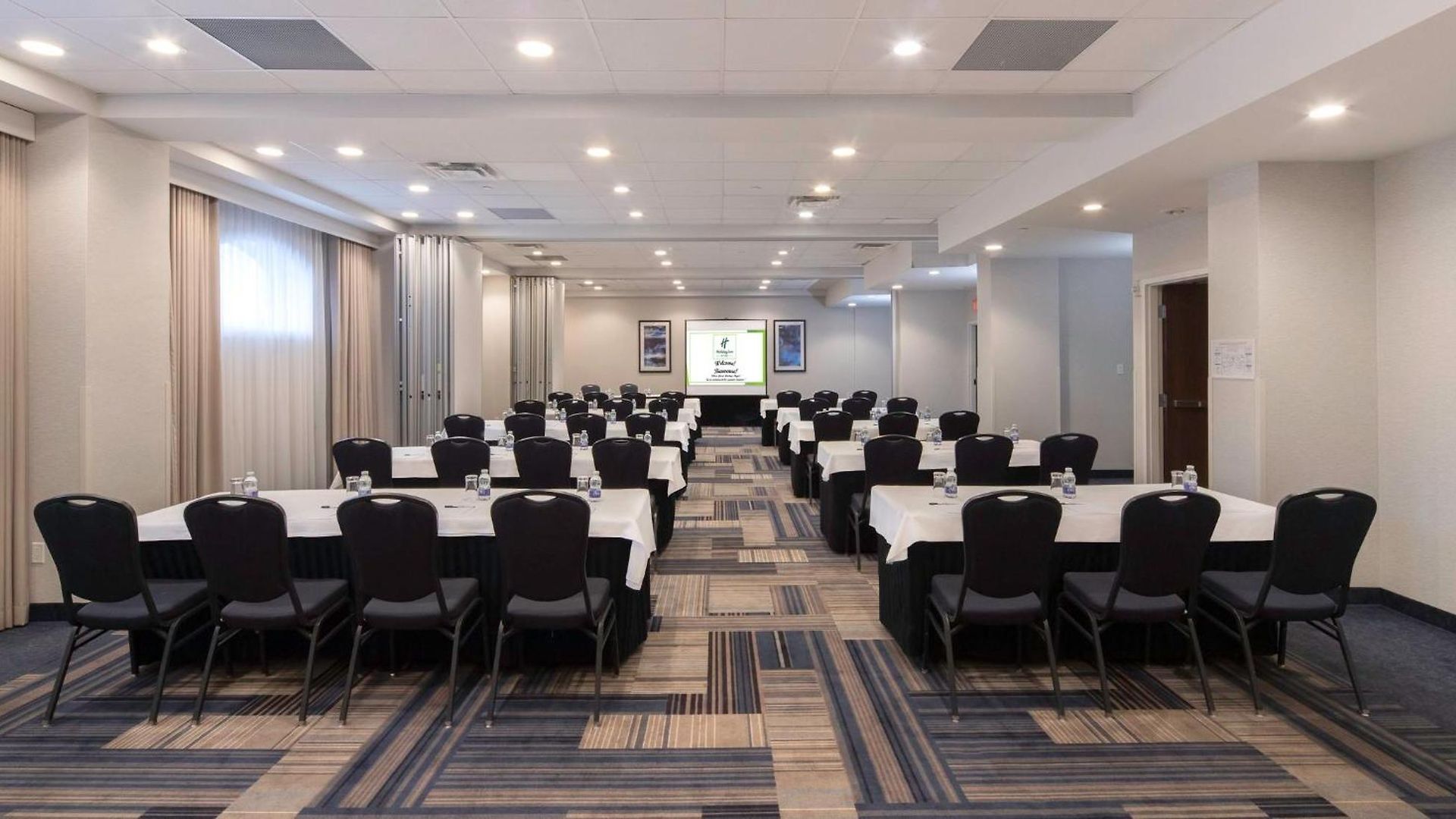 Hotel East By Ihg Ottawa