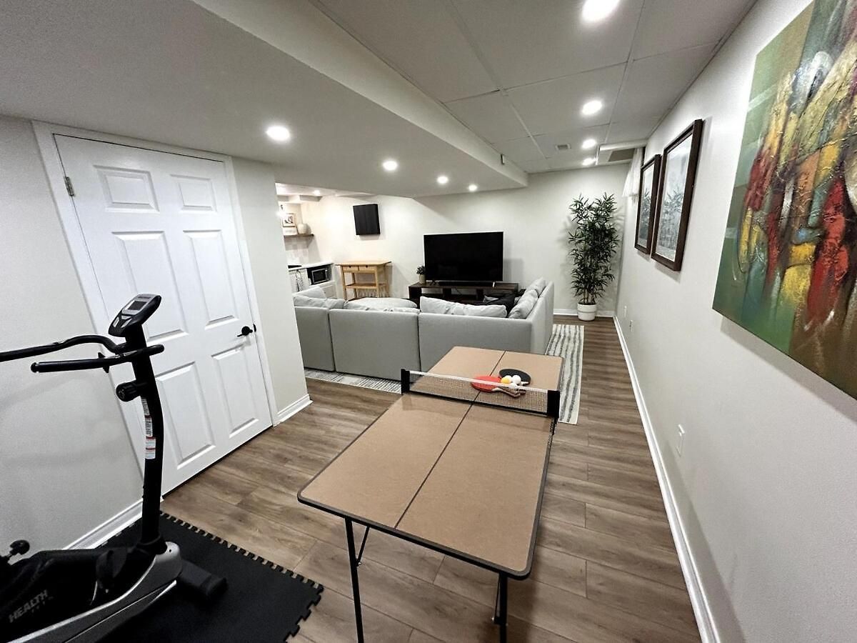 Large 4bd In Orleans With Pool Ottawa