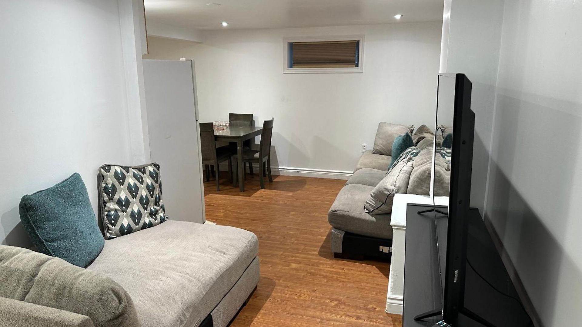 Guest house Maple Stay- Private 2 Bedroom Short Term Ottawa