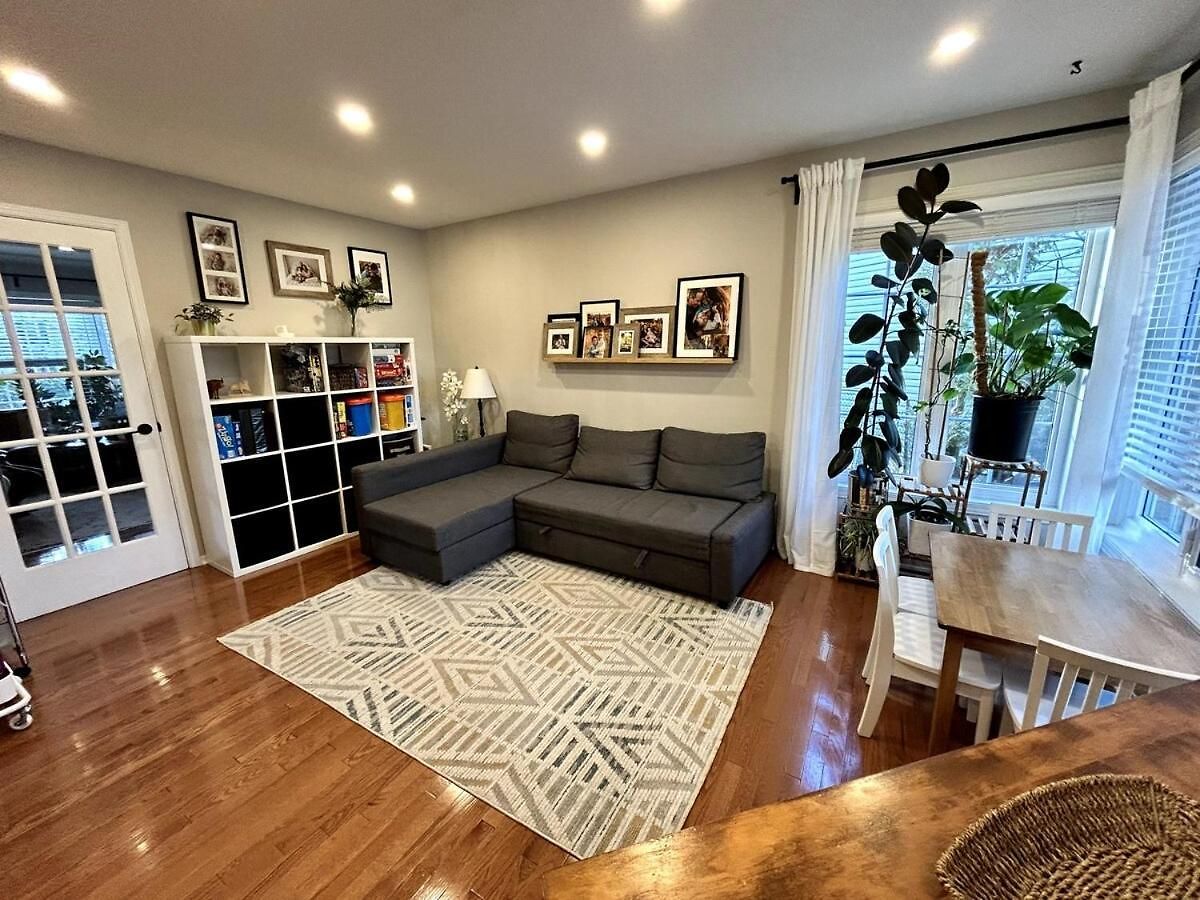 Large 4bd In Orleans With Pool