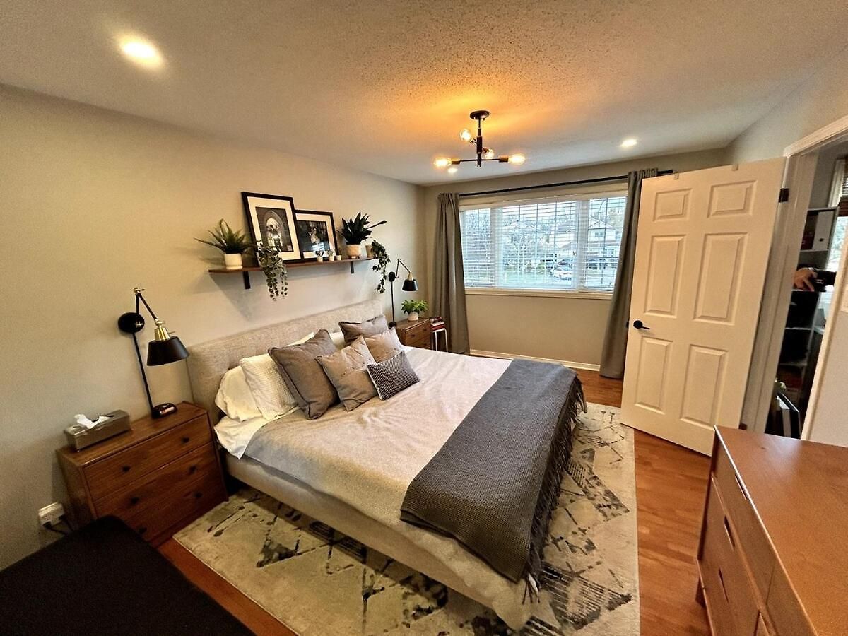 Large 4bd In Orleans With Pool Holiday home Ottawa